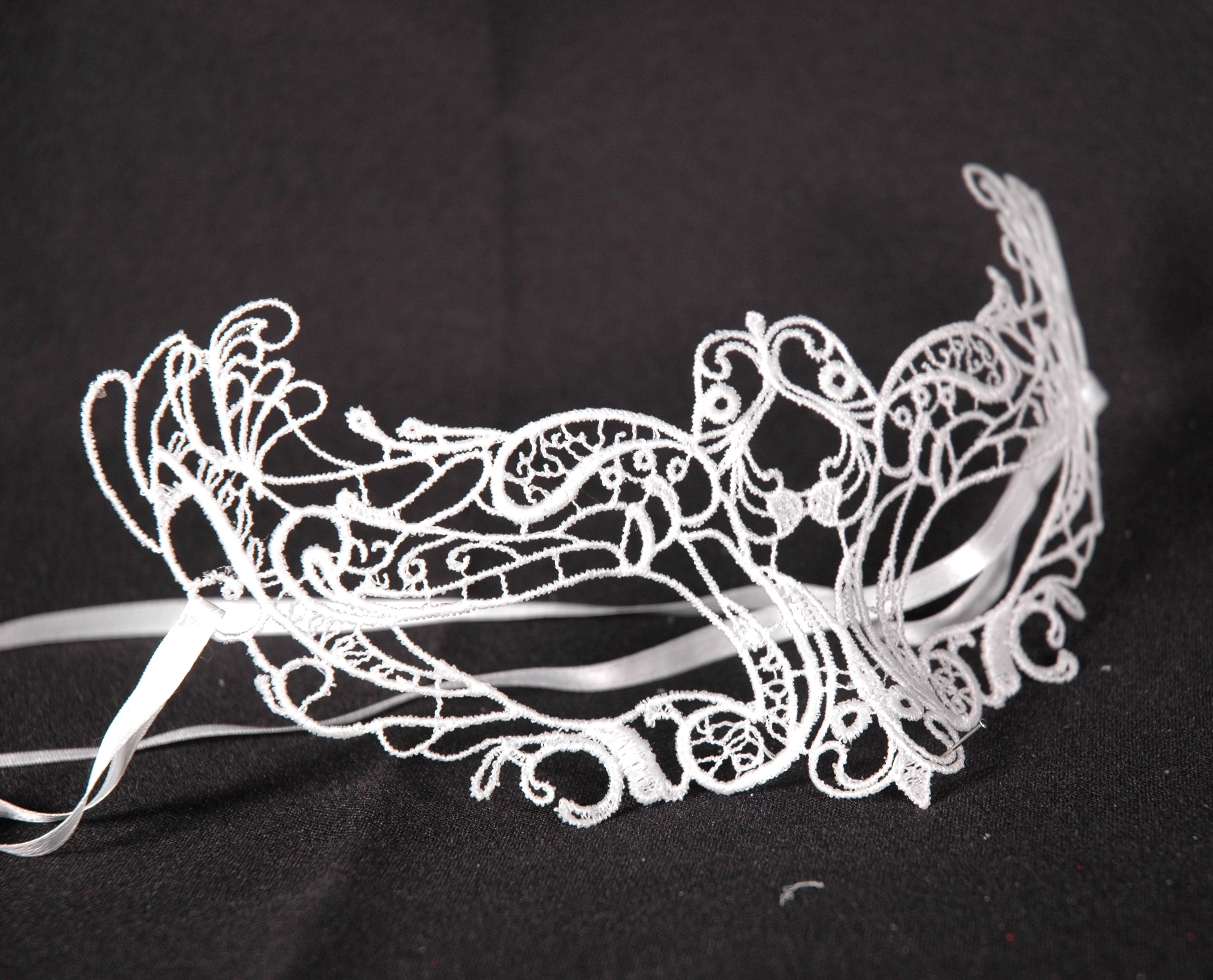 Venezianische Spitzen-Maske Onda weiß