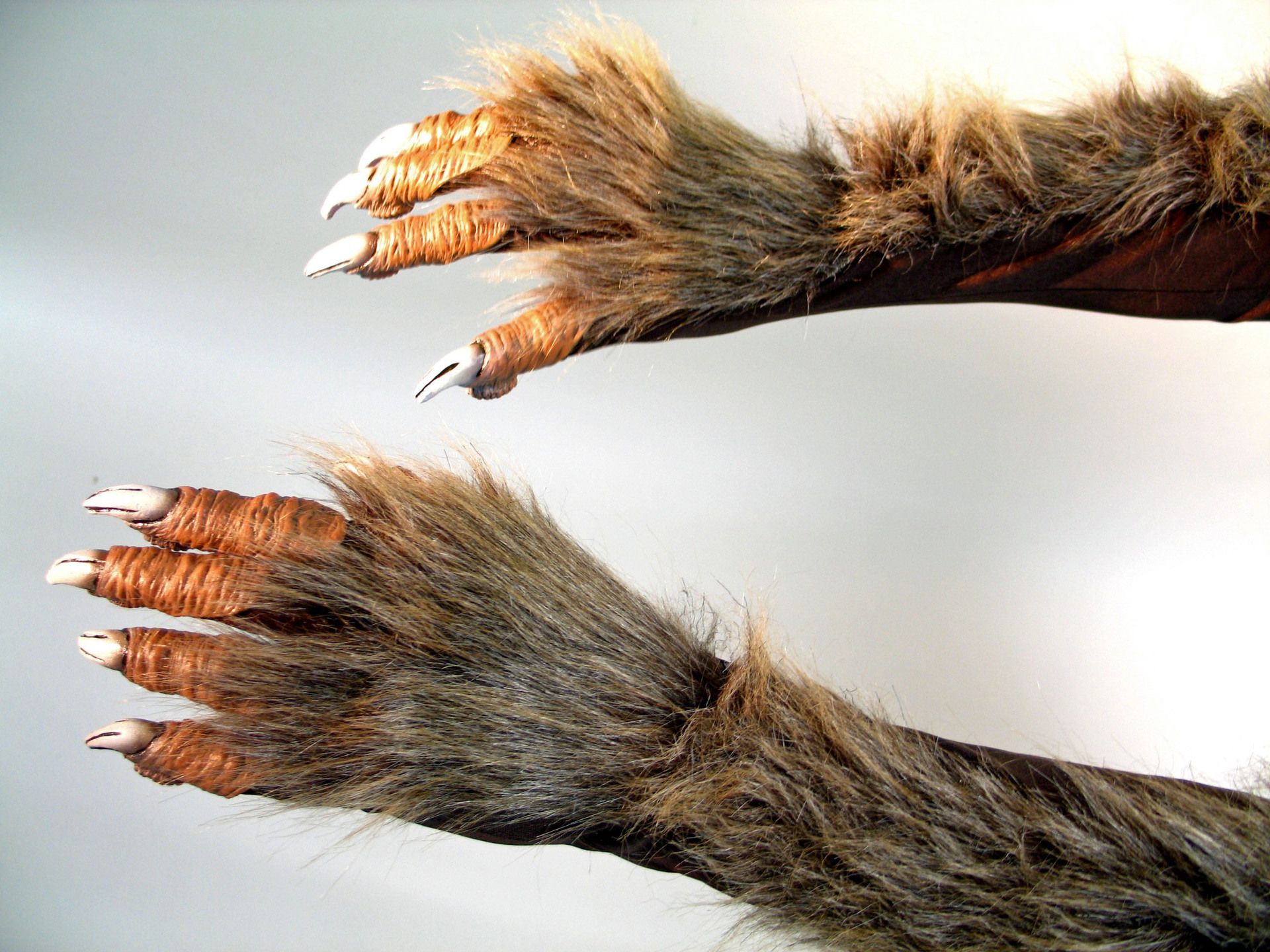 Werwolf Handschuhe mit Latex Krallen und Plüsch
