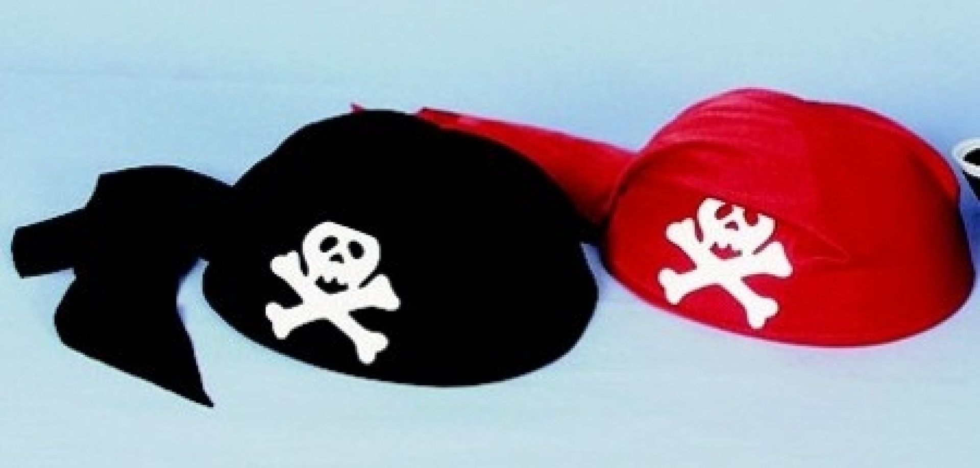 Piraten Kappe mit rotem Stoff