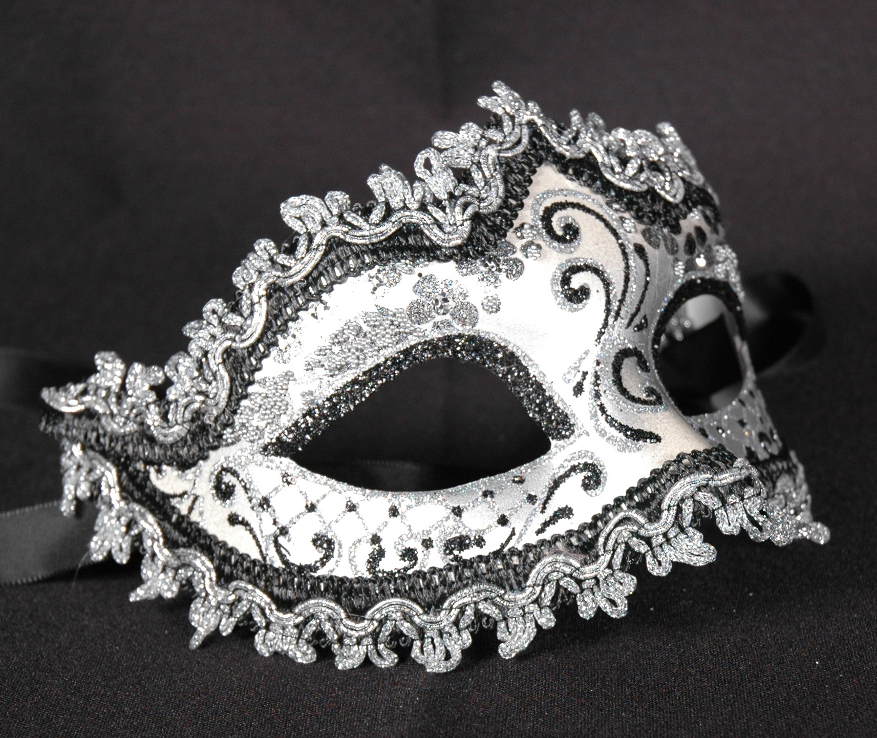 Venezianische Maske Columbine "Punta-Giada" schwarz-silber