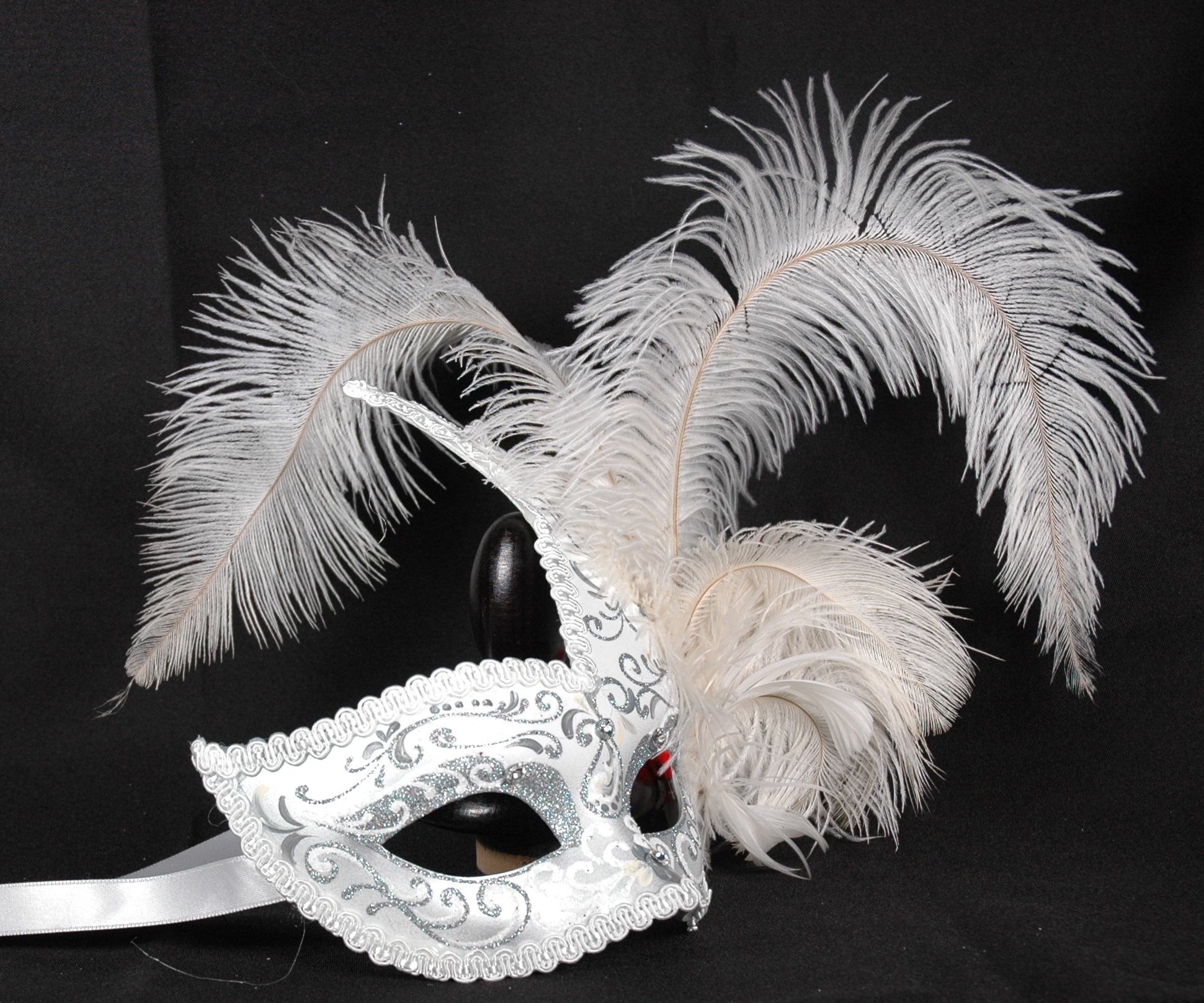 Venezianische Maske weiß-silber m.Federn Onda Ice