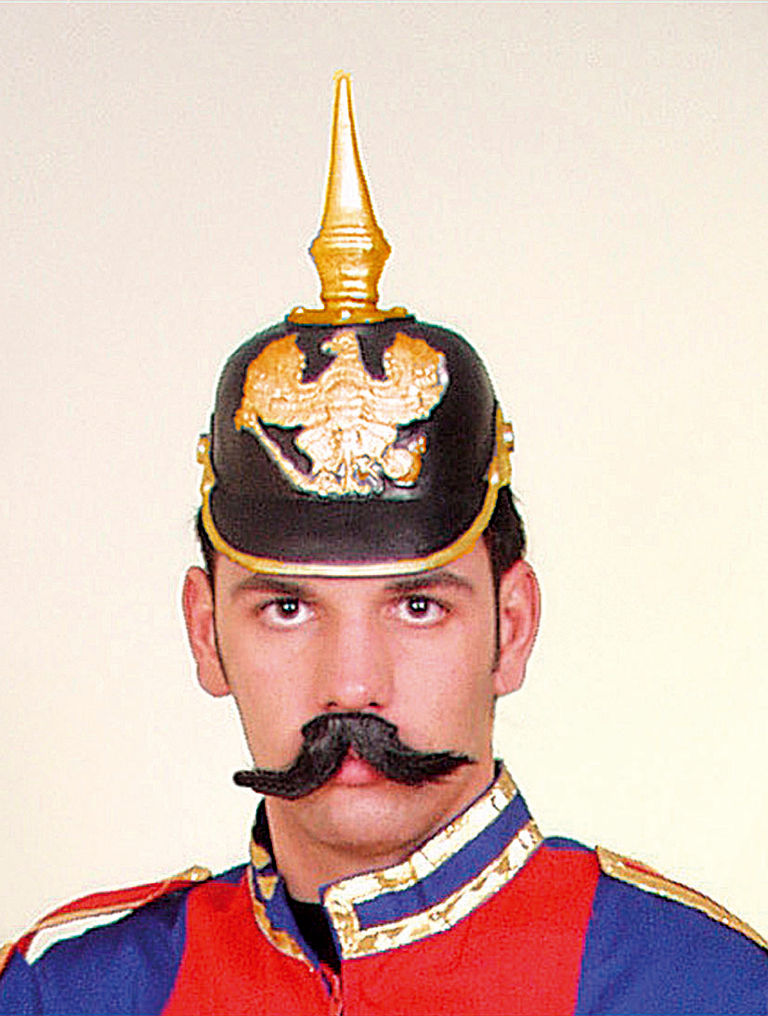 Historische Pickelhaube aus Kunstoff