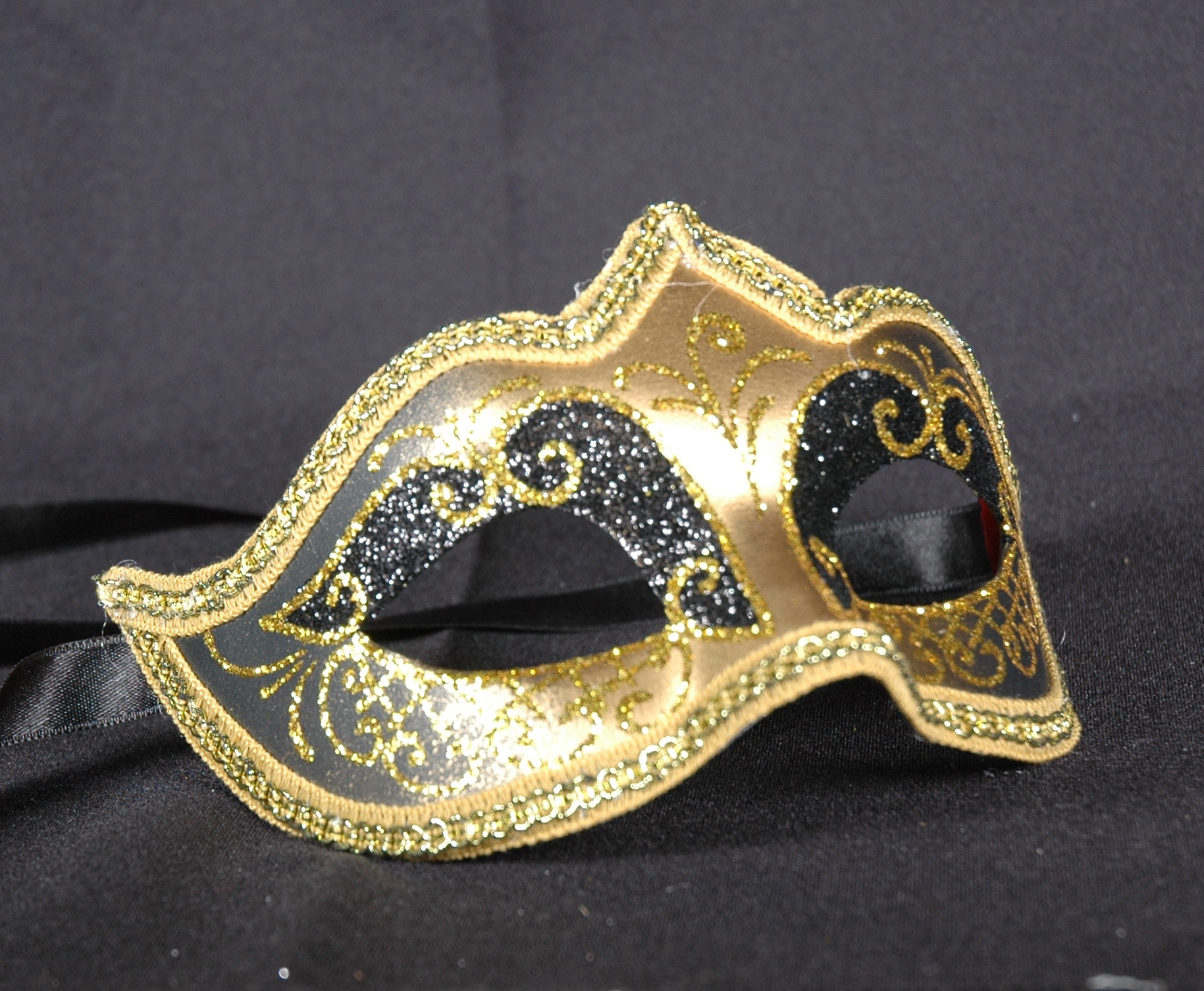 Venezianische Maske Columbine  PUNTA  Star  schwarz-gold