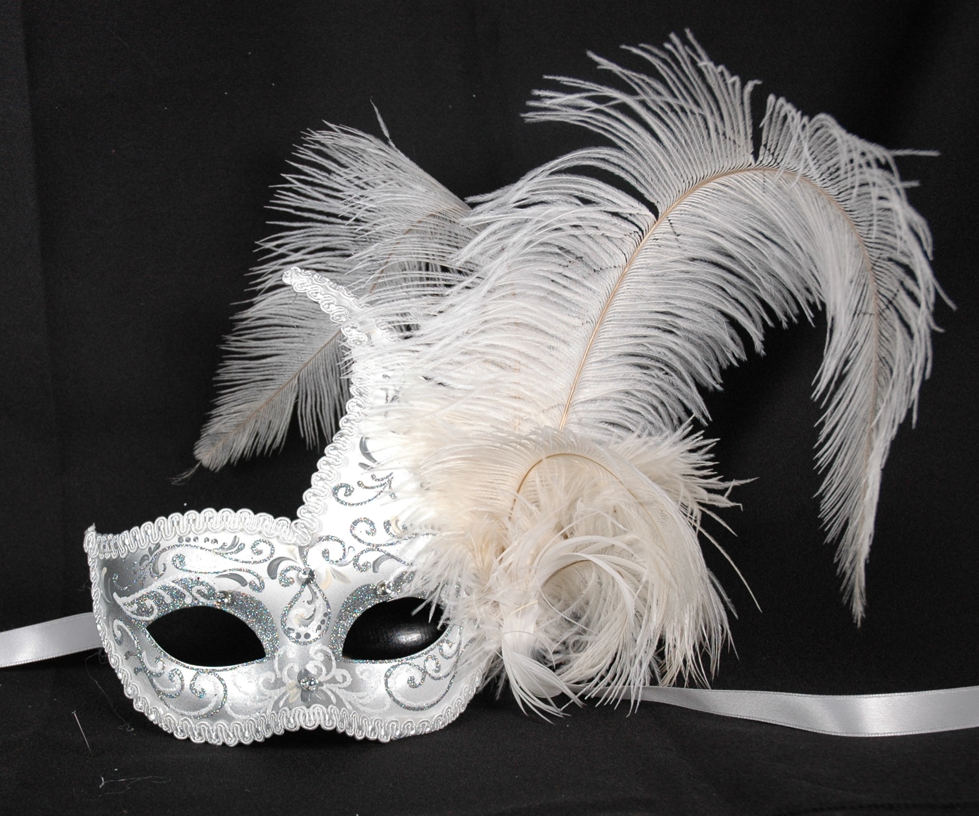 Venezianische Maske weiß-silber m.Federn Onda Ice