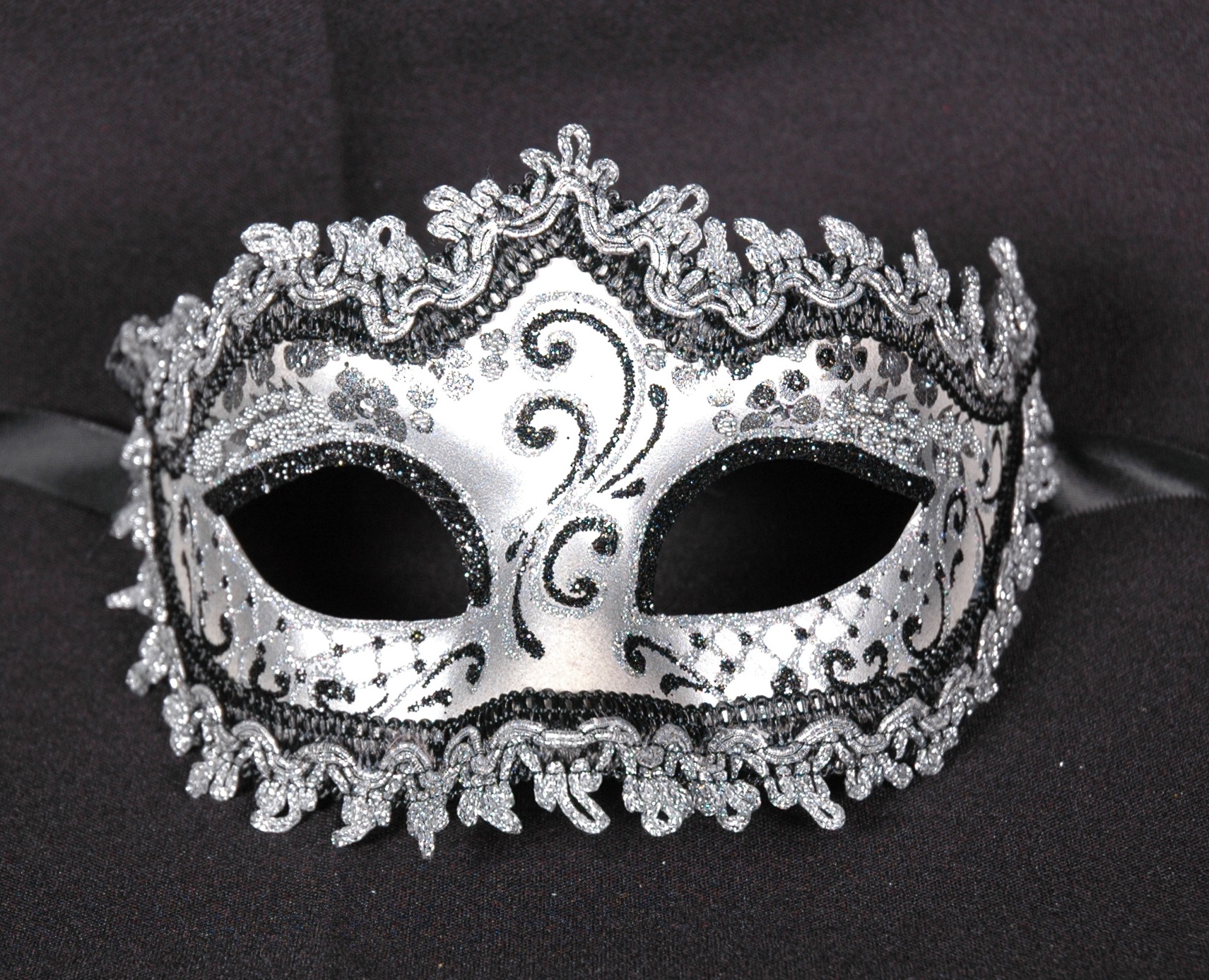 Venezianische Maske Columbine "Punta-Giada" schwarz-silber