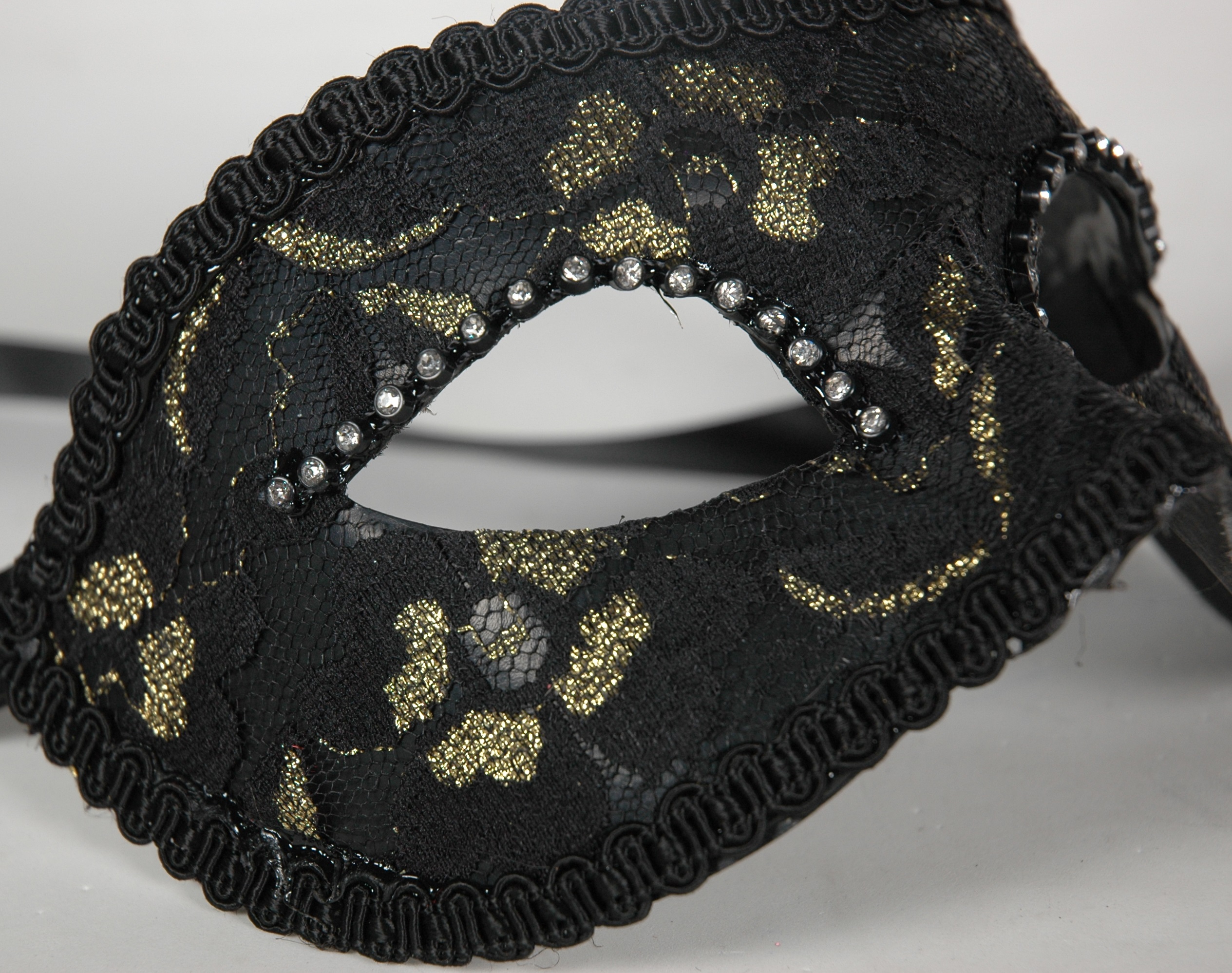 Venezianische Damen Maske Columbine schwarz-goldener Spitze