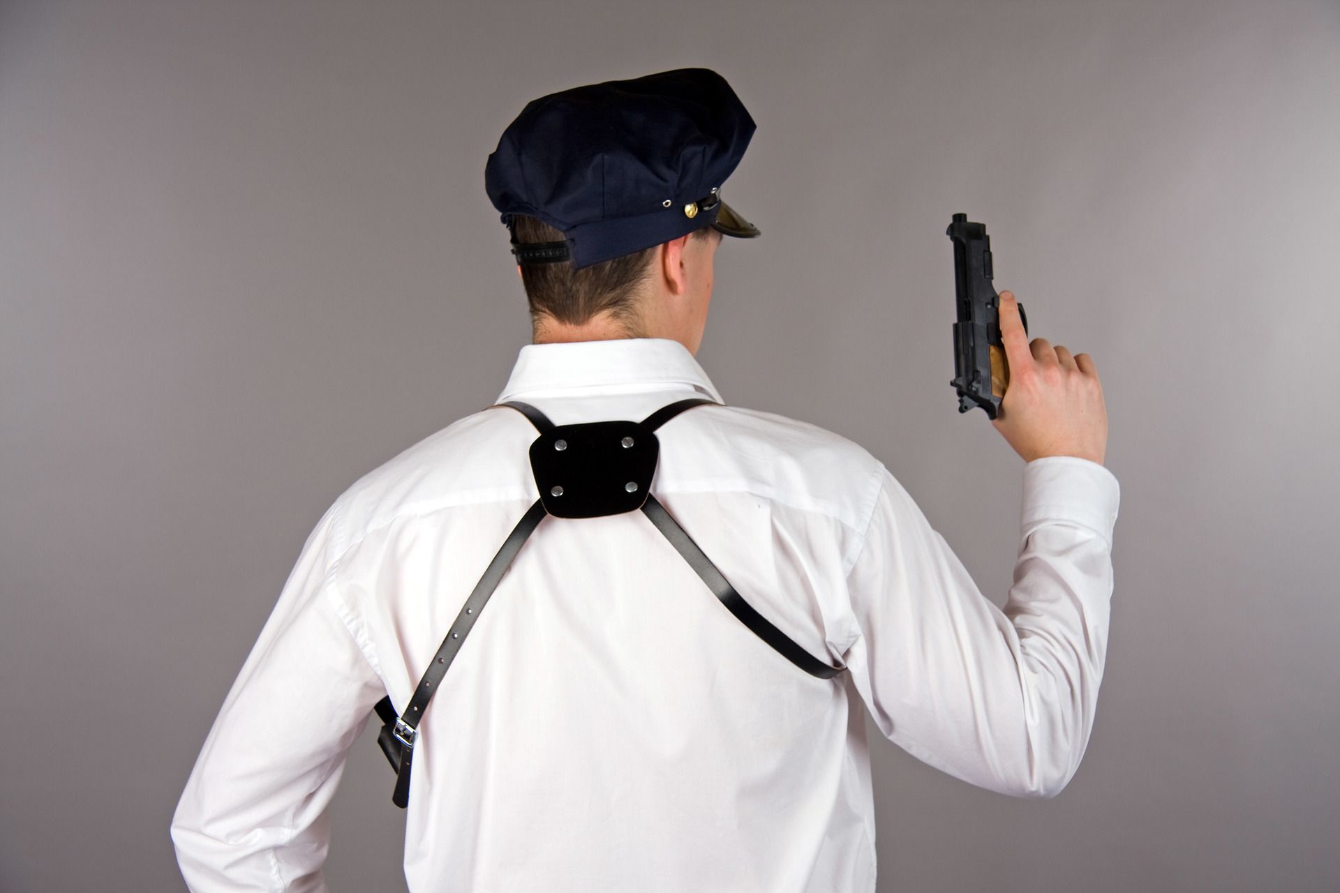 Schulterhalfter mit einer Tasche  *)