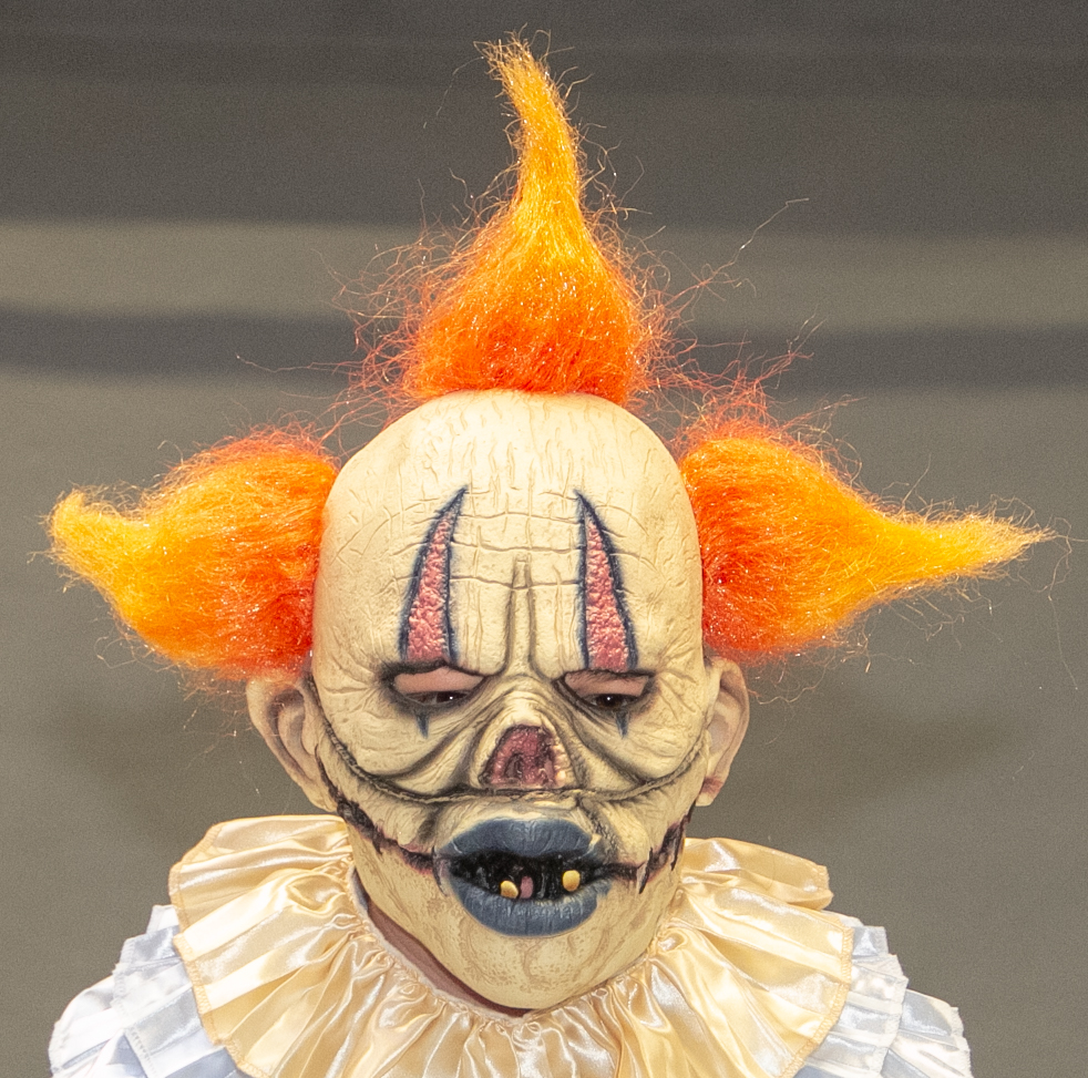 Horror Clown Gummi Maske m. orangen Haaren